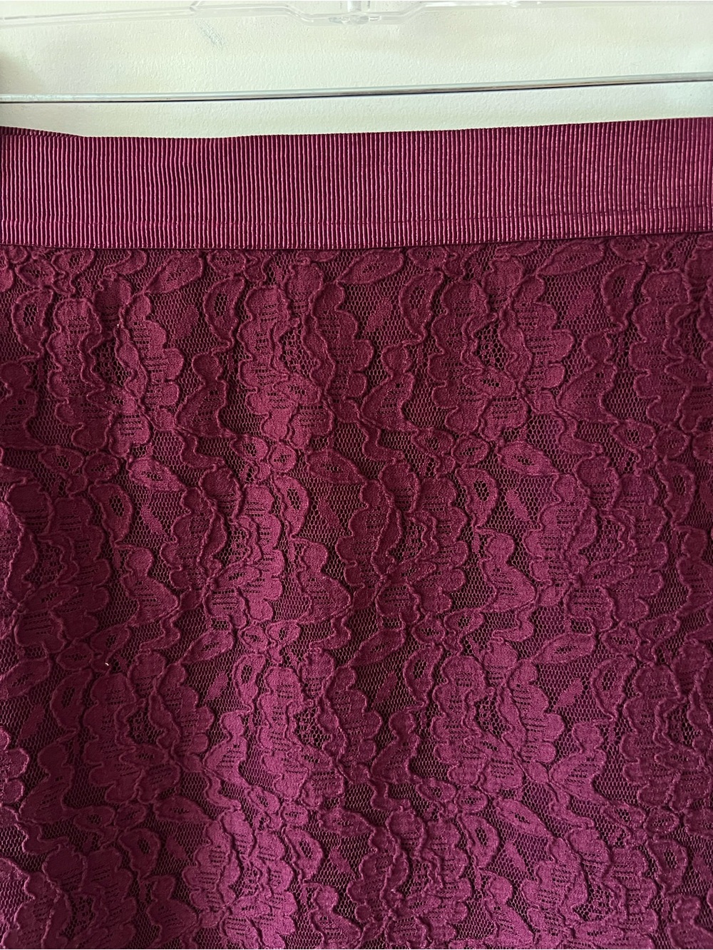 Ann Taylor Petite Burgundy Lace Pencil Skirt - Size 10P - Picture 4 of 6